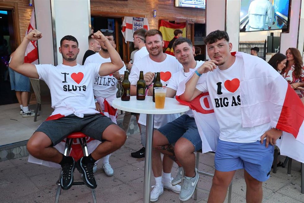 Archivo - Turistas ingleses en Magaluf, en una foto de archivo.