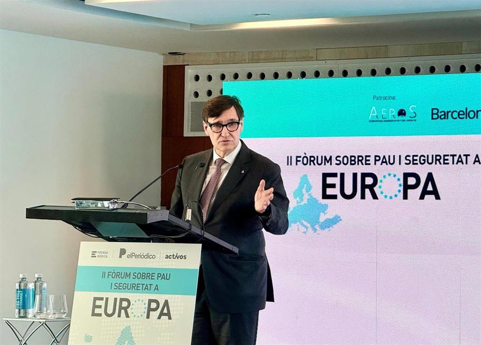 El presidente de la Generalitat, Salvador Illa en la inauguración del II Fòrum Prensa Ibérica per la Pau i la Seguretat a Europa