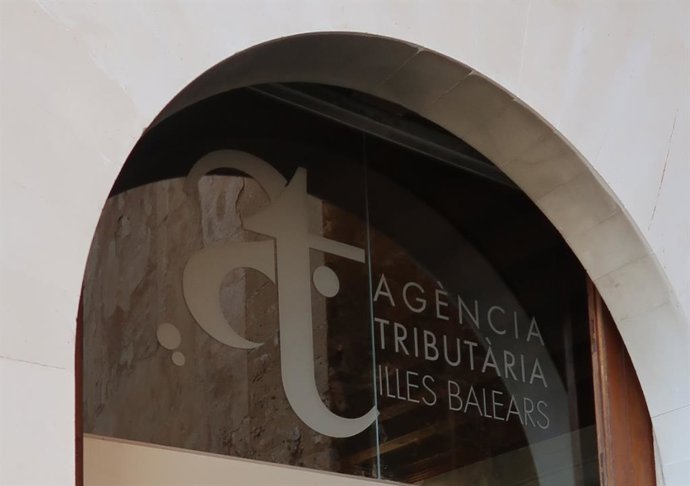 Archivo - Fachada de la Agencia Tributaria de les Illes Balears.
