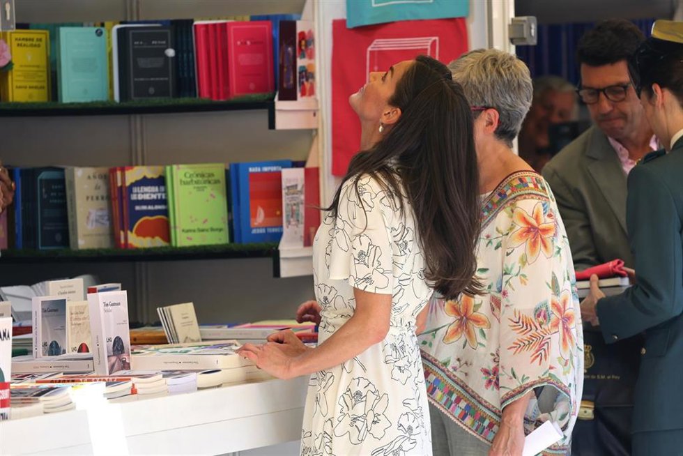Archivo - La Reina Letizia durante la inauguración de la 84ª Feria del Libro de Madrid en el Parque del Retiro, a 30 de mayo de 2025, en Madrid (España).