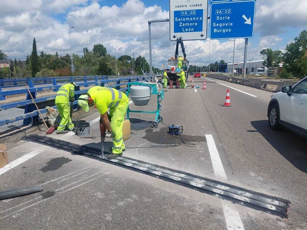 Trabajos de conservación de carreteras en la provincia de Valladolid.