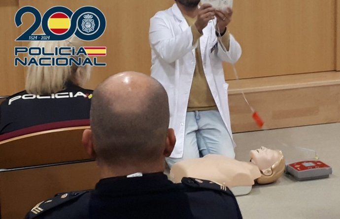 Archivo - Formación de policías en reanimación cardiorrespiratoria