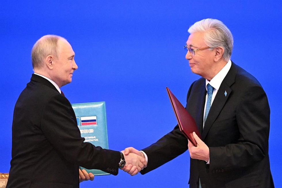 Los presidentes de Rusia y Kazajistán, Vladimir Putin y Kasim Yomart Tokayev, respectivamente.