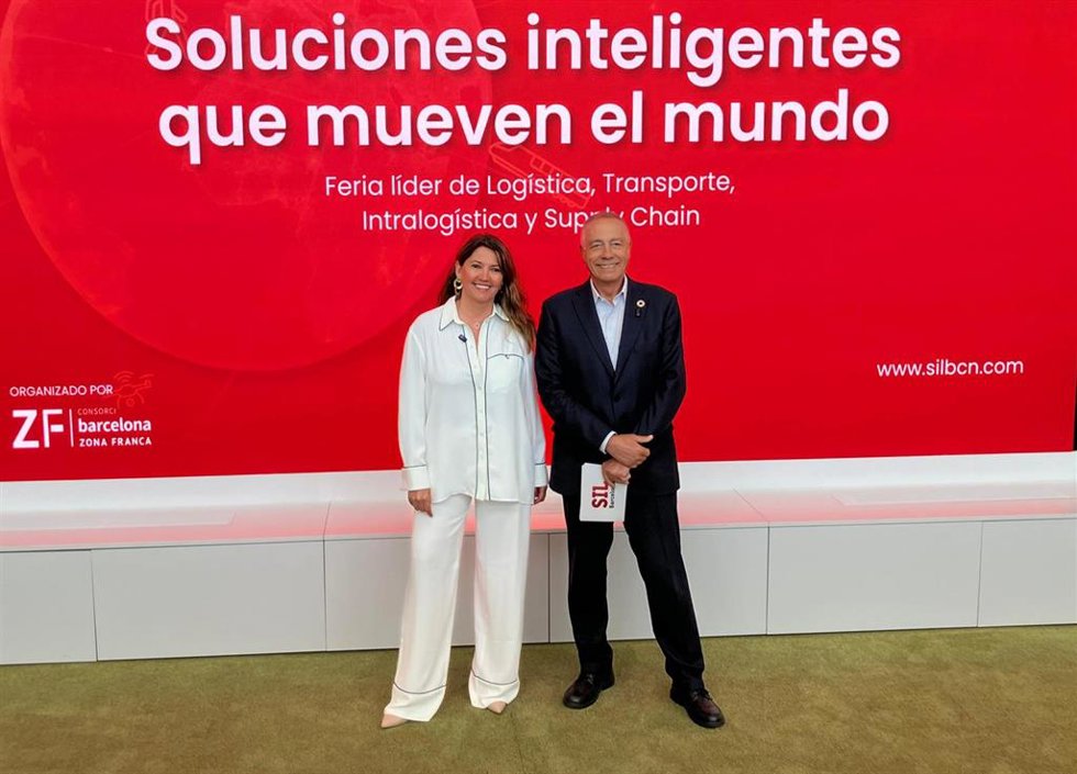 El presidente ejecutivo del Consorci de la Zona Franca de Barcelona (CZFB), Pere Navarro, y la directora general, Blanca Sorigué