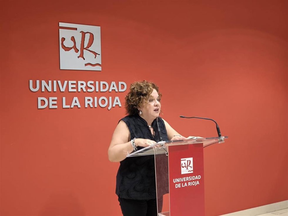 La vicerrectora de Estudiantes y Empleabilidad de la Universidad de La Rioja, María Ángeles Martínez Calvo, en comparecencia de prensa
