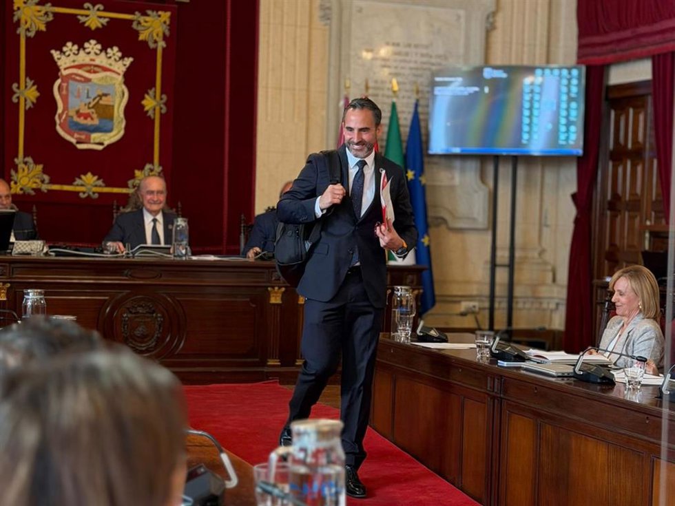 El portavoz municipal del PSOE, Daniel Pérez, en su despedida del Ayuntamiento de Málaga