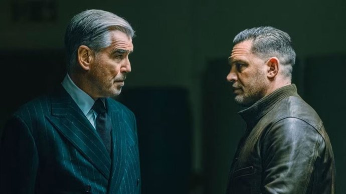 El "suicidio profesional" de Tom Hardy en Mobland: hizo esperar horas a Pierce Brosnan y Helen Mirren en el rodaje