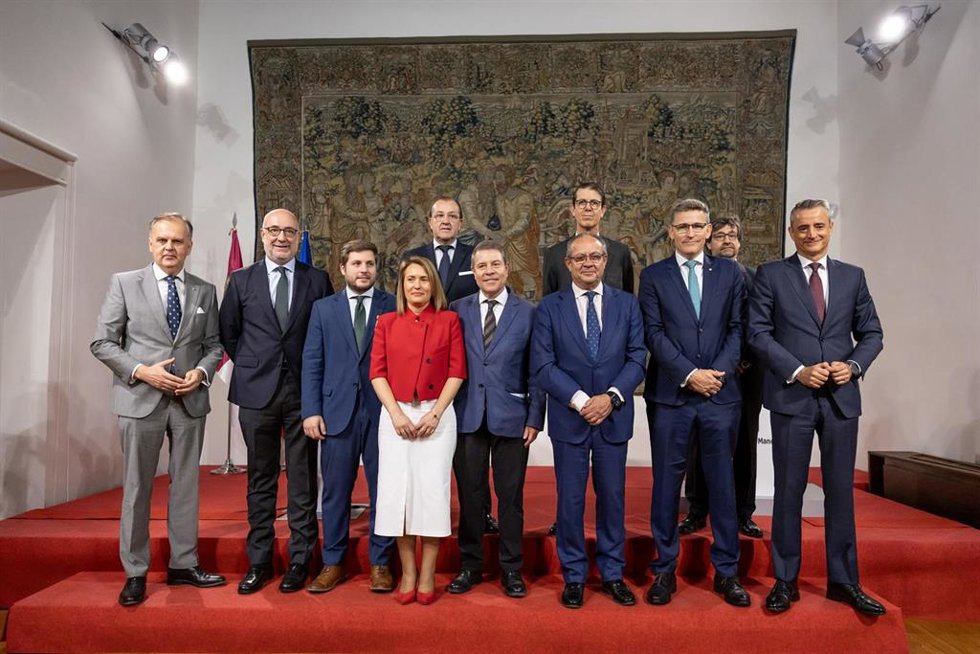 Firma del protocolo de colaboración entre la Junta y las entidades financieras en el desarrollo del Programa Joven de ayudas a la financiación para la adquisición de vivienda.