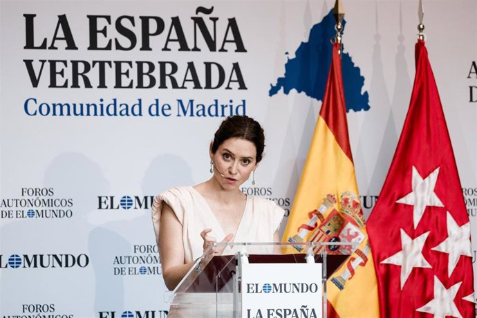 La presidenta de la Comunidad de Madrid, Isabel Díaz Ayuso, durante el foro autonómico ‘La España vertebrada’, en el Hotel Wellington, a 28 de mayo de 2026, en Madrid (España). El foro ha sido organizado por el diario El Mundo con el objetivo de analizar 