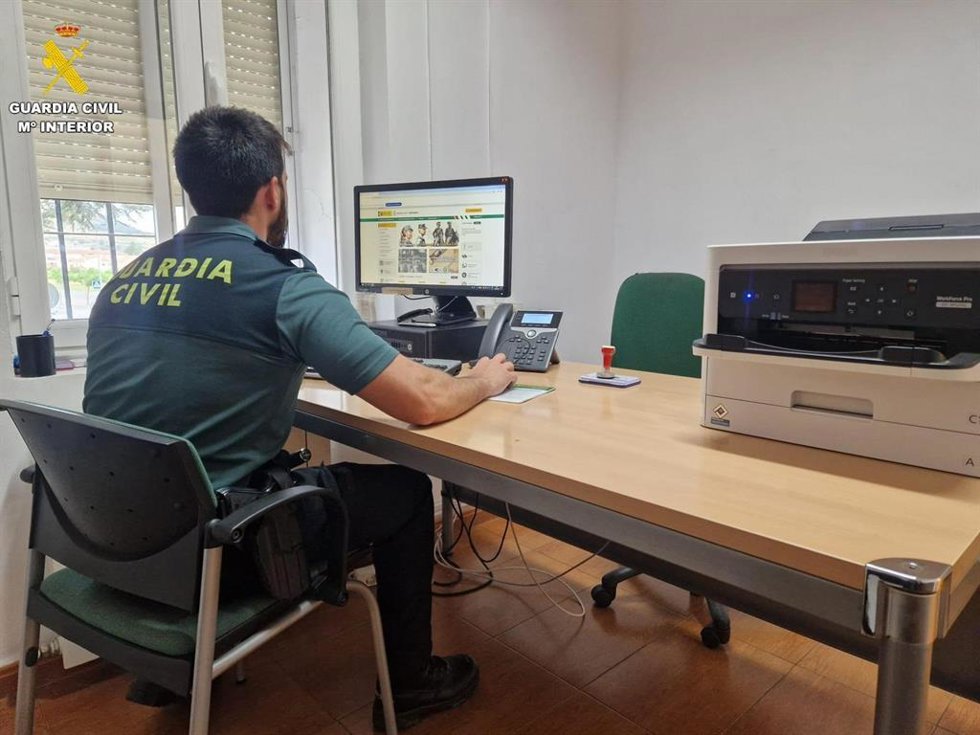 Agente de la Guardia Civil especialista en ciberestafas.