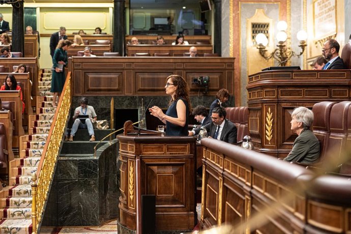 La ministra de Sanidad, Mónica García, durante una sesión plenaria, en el Congreso de los Diputados, a 28 de mayo de 2026, en Madrid (España). Durante el pleno de hoy, la cámara ha recibido la presentación del informe del Defensor del Pueblo correspondien