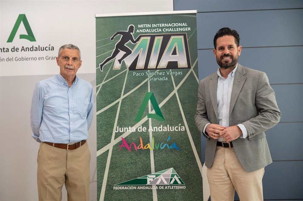 El delegado de Turismo, Cultura y Deporte de la Junta en Granada, David Rodríguez, y el presidente de la Federación Andaluza de Atletismo, Enrique López Cuenca, han presentado el Meeting Internacional Andalucía Challenger 'Paco Sánchez Vargas'