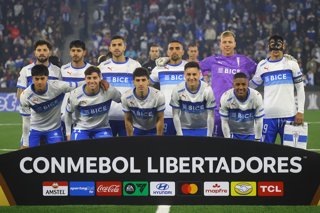 Futbol, Universidad Catolica vs Barcelona SC. Copa Libertadores 2026. El equipo de Universidad Catolica es fotografiado durante el partido de la fecha 5 del grupo D de la Copa Libertadores contra Barcelona SC disputado en el estadio Claro Arena de