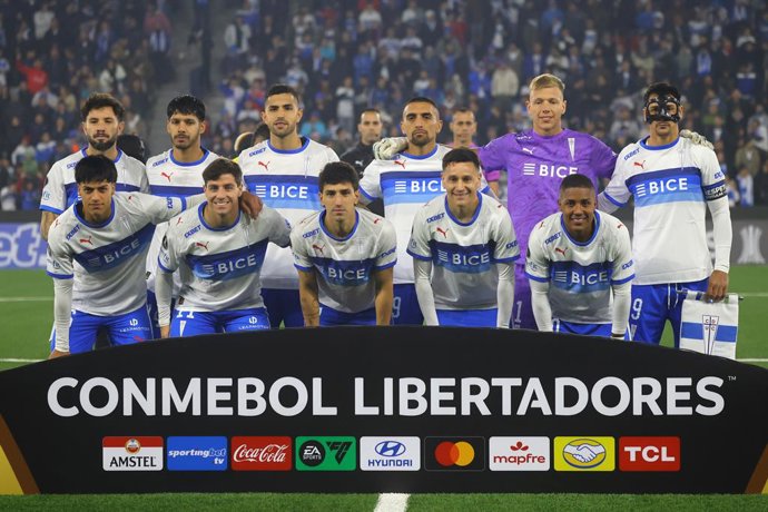 Futbol, Universidad Catolica vs Barcelona SC. Copa Libertadores 2026. El equipo de Universidad Catolica es fotografiado durante el partido de la fecha 5 del grupo D de la Copa Libertadores contra Barcelona SC disputado en el estadio Claro Arena de