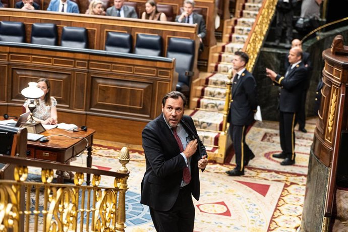 O ministro dos Transportes, Óscar Puente, durante uma sessão plenária no Congresso dos Deputados, em 28 de maio de 2026, em Madri (Espanha). Durante a sessão plenária de hoje, a Câmara recebeu a apresentação do relatório do Provedor de Justiça corresponde