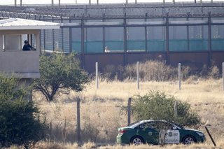 Punta Peuco, 23 de diciembre de 2016.  Gendarmes son fotografiados previo a la ceremonia ecumenica privada en la carcel de Punta Peuco donde ocho de los reos pediran disculpas por los crimenes y violaciones a los Derechos Humanos que cometieron. Andres