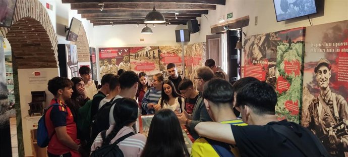 Escolares en uno de los programas educativos deMemoria Democrática de la Diputación de Cádiz