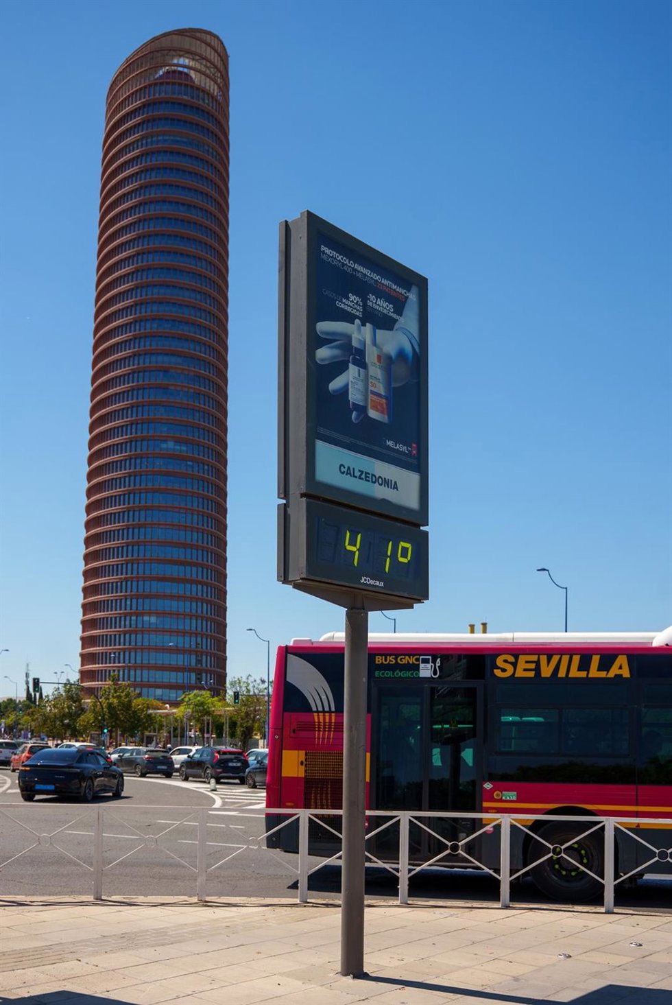 Los termómetros de Sevilla marcan elevadas temperaturas para un mes de mayo. A 27 de mayo de 2026 en Sevilla, Andalucía (España).