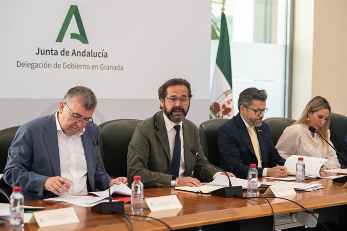 El delegado del Gobierno andaluz en Granada, Antonio Granados, ha presidido el Comité Asesor Provincial del Plan Infoca.