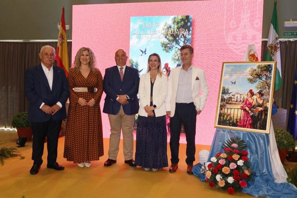 El pregonero de la Feria de Alcalá de Guadaíra 2026, Jaime Otero, junto a la alcaldesa, Ana Isabel Jiménez, la delegada de Fiestas Mayores, Rocío Bastida, el cartelista y el representante de caseteros.