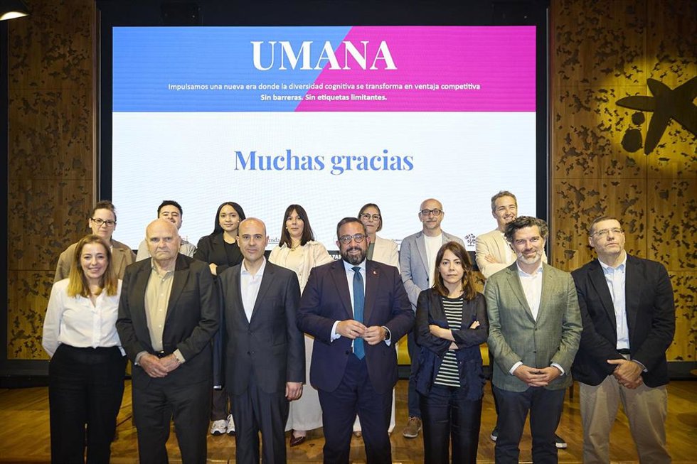 Foto de familia durante la jornada de presentación nacional del proyecto de innovación social y tecnológica UMANA, en las instalaciones de CaixaForum Madrid, a 28 de mayo de 2026, en Madrid (España). El encuentro sirve para dar a conocer esta iniciativa e