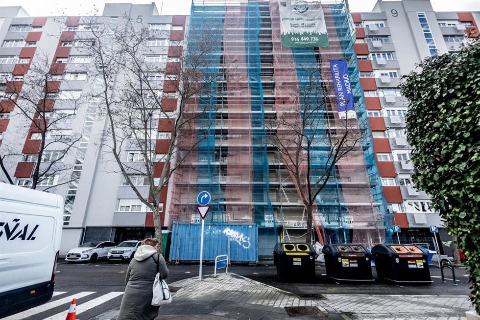 Archivo - Varias viviendas en obras con el 'Plan Rehabilita Madrid', en el barrio de Orcasitas, a 13 de febrero de 2026, en Madrid (España).