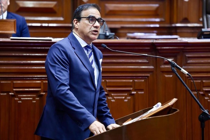 Archivo - Ministro de Trabajo y Promoción del Empleo, Óscar Fernández.
