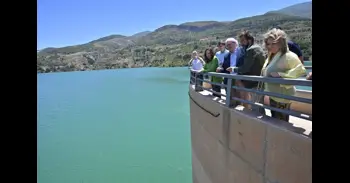 La Junta lamenta que el agua desembalsada en Rules no llegue a los regantes por la "dejadez" del Gobierno