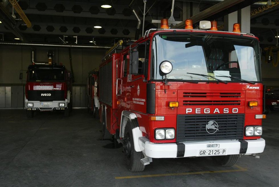 Archivo - Parque de bomberos en Granada.