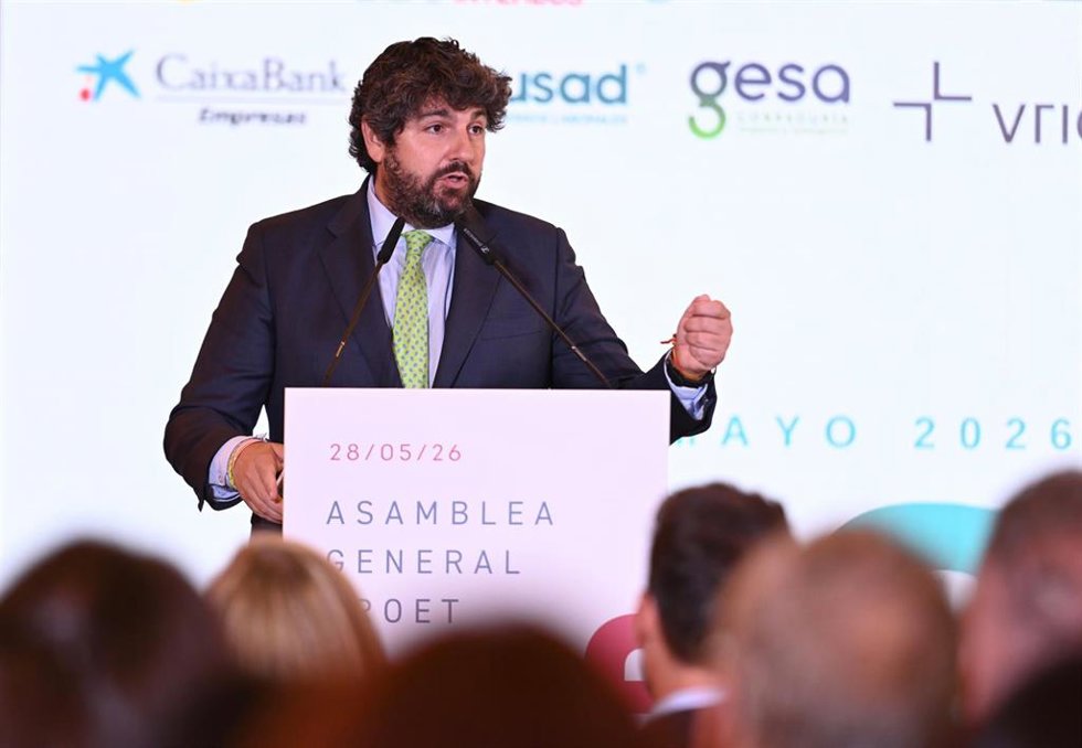 López Miras anuncia una campaña con Froet para atraer jóvenes al sector del transporte y cubrir la falta de conductores