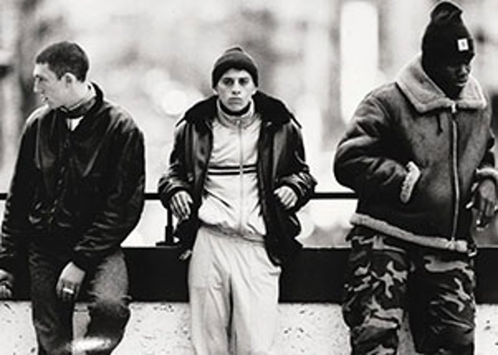 Fotograma de la película 'El odio' (1995), dirigida por Mathieu Kassovitz.