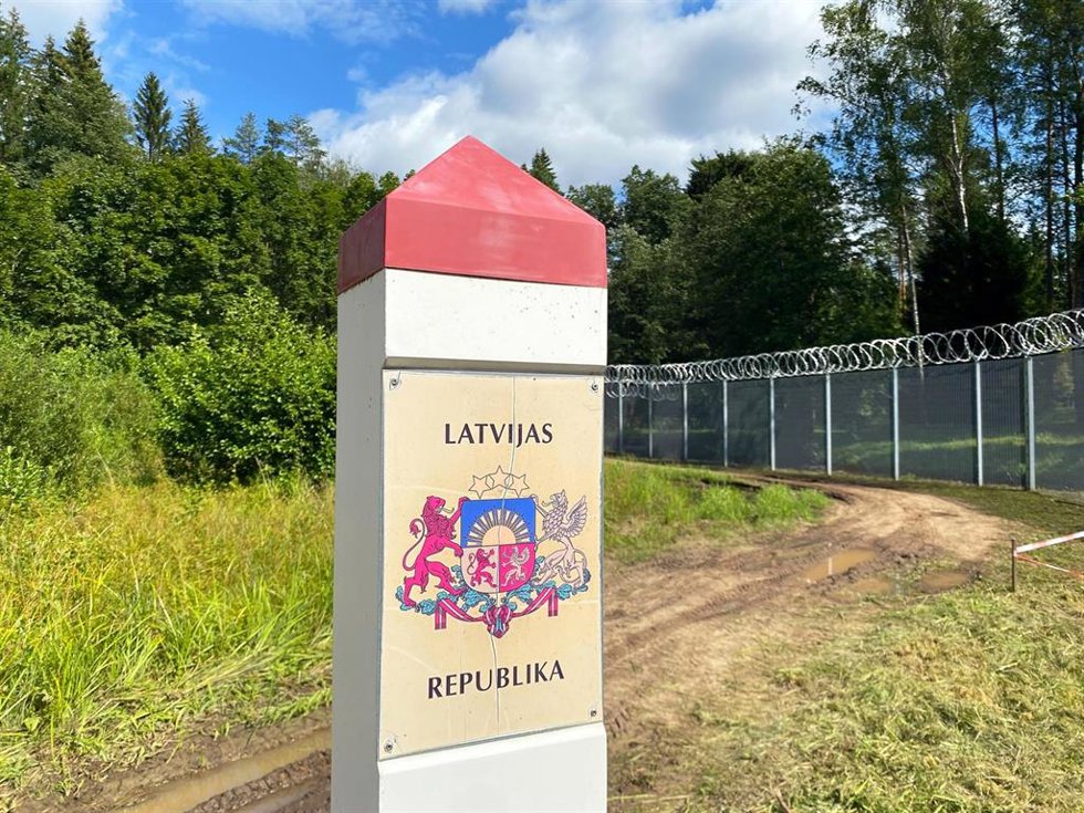 Archivo - Frontera de Letonia y Rusia.