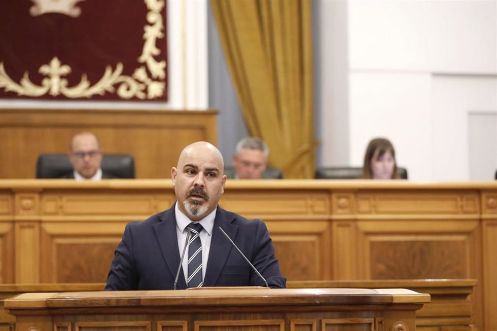 Vox y PP acusan a PSOE de llegar tarde a regular el biomentano y los socialistas presentan un modelo garantista