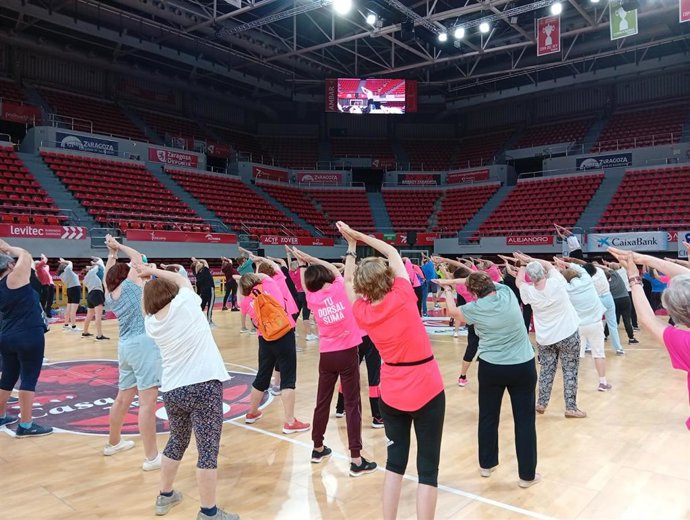 El Pabellón Príncipe Felipe ha acogido la fiesta de fin de curso del programa de promoción del ejercicio físico del Ayuntamiento de Zaragoza, consolidado como herramienta clave para mejorar la autonomía personal y la calidad de vida
