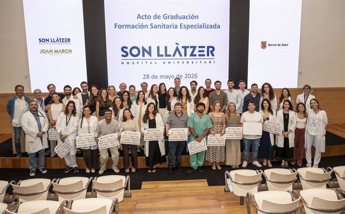 Son Llàtzer gradúa a 55 residentes y reconoce la excelencia científica de su formación especializada.