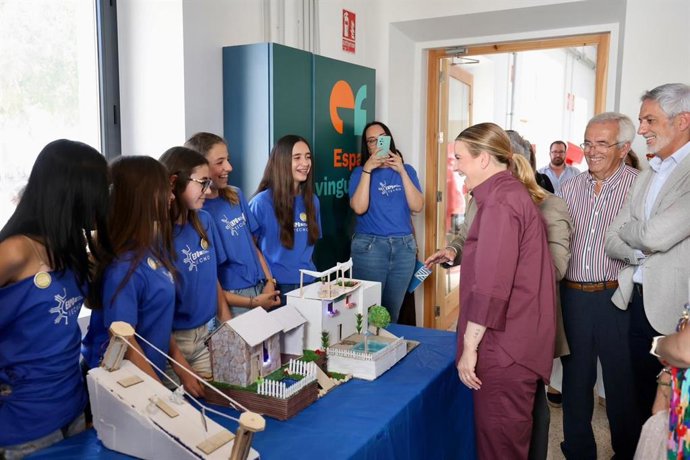 Medio millar de alumnos y docentes participan en una jornada de Escuela Católica para fomentar vocaciones científicas.