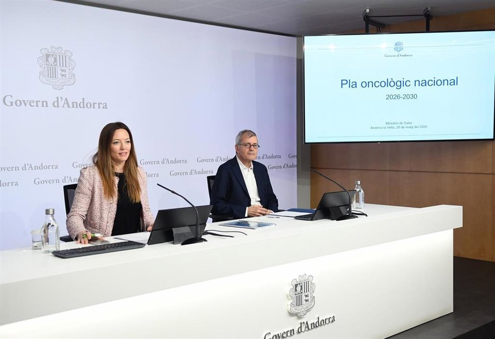Helena Mas y el doctor Borràs en la presentación del plan oncológico este jueves.
