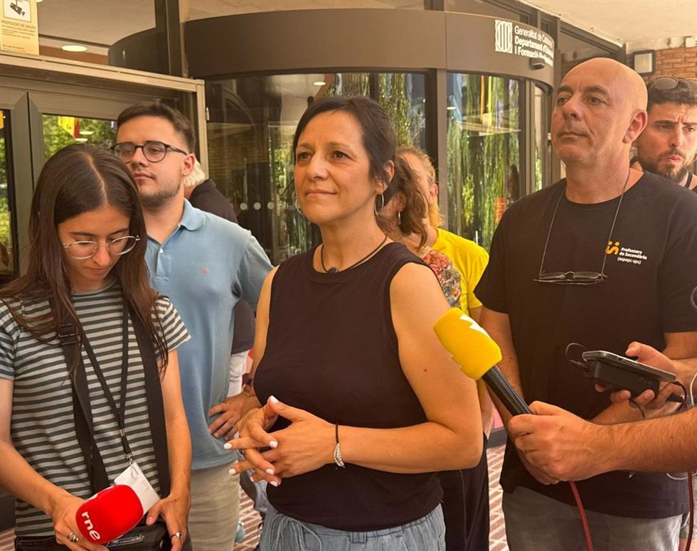 Los representantes sindicales antes de la reunión de este jueves