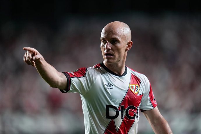Isi Palazon of Rayo Vallecano gestures during the UEFA Conference League 2025/26 Semi Final First Leg match between Rayo Vallecano and RC Strasbourg Alsace at Estadio de Vallecas on April 30, 2026, in Madrid, Spain.