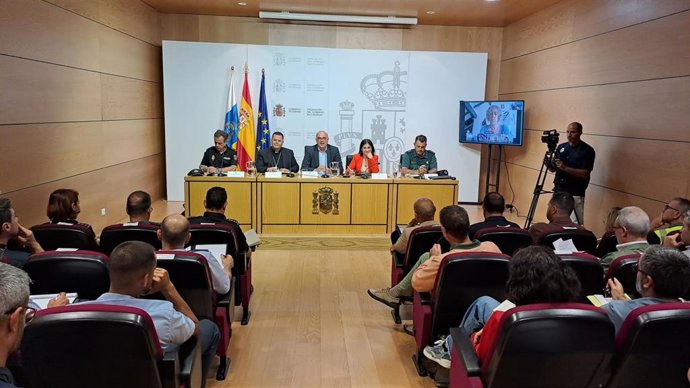 El delegado del Gobierno en Canarias, Anselmo Pestana, preside la reunión de seguridad por la visita del Papa