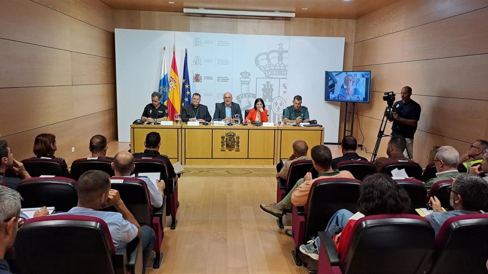 El delegado del Gobierno en Canarias, Anselmo Pestana, preside la reunión de seguridad por la visita del Papa