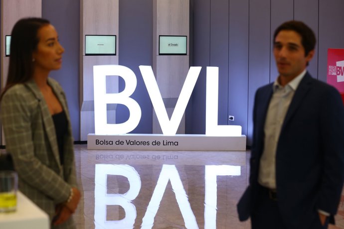 Archivo - Perú.- Bolsa de Valores de Lima presenta pérdidas al inicio mientras sube Wall Street