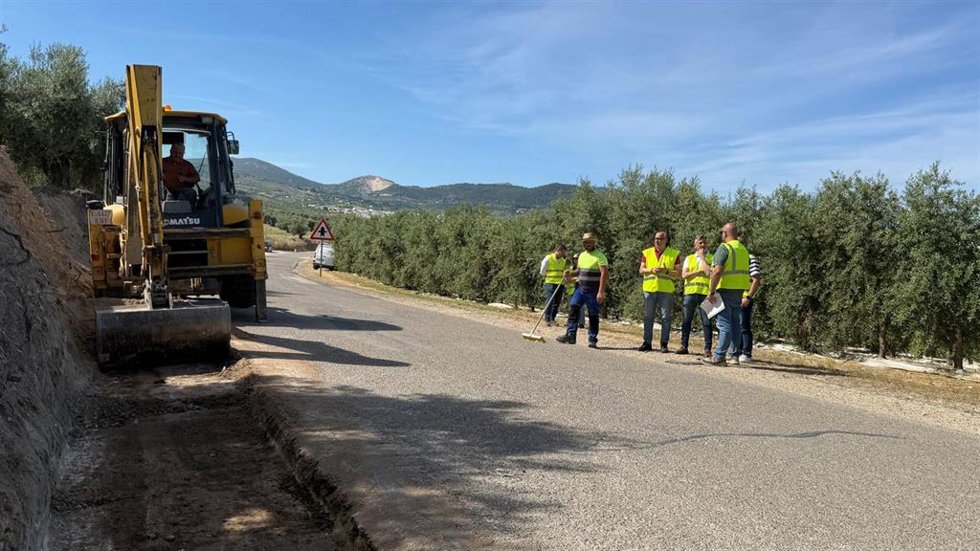 Visita a las obras en la carretera entre Torredelcampo y Garcíez.