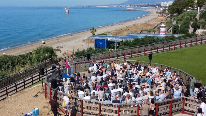 La alcaldesa de Marbella informa sobre la regularización de las concesiones de hamacas en todo el litoral