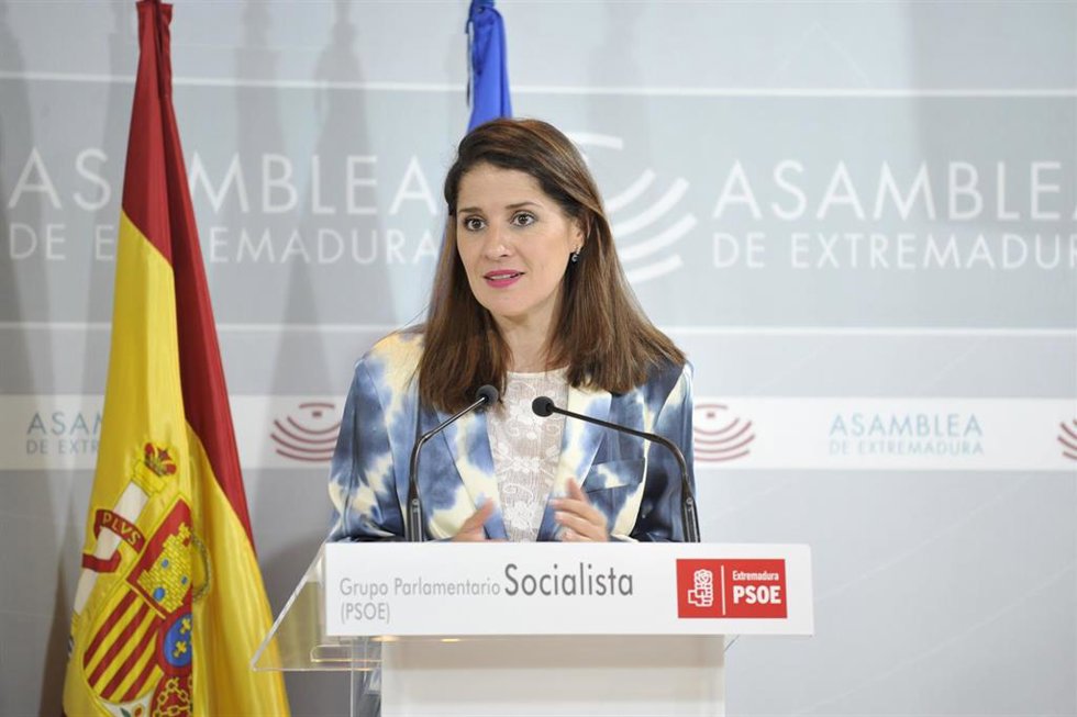 La portavoz del Grupo Parlamentario Socialista en la Asamblea de Extremadura, Isabel Gil Rosiña