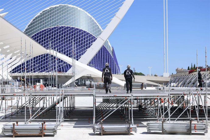 Preparativos para el Festival de les Arts, en la Ciudad de las Artes y las Ciencias, a 28 de mayo de 2026, en València. 