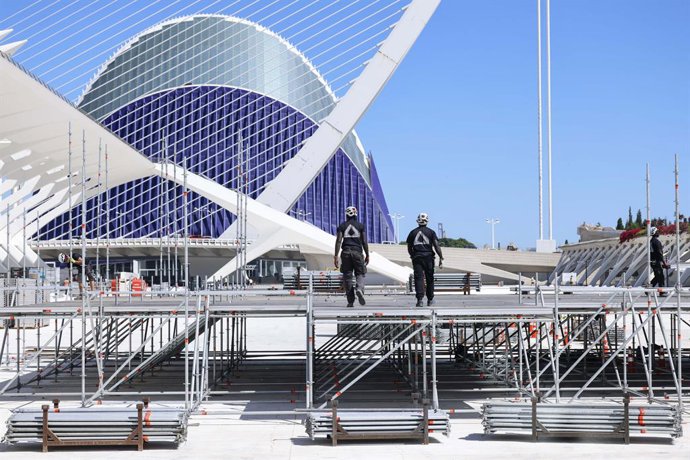 Preparativos para el Festival de les Arts, en la Ciudad de las Artes y las Ciencias, a 28 de mayo de 2026, en València. 