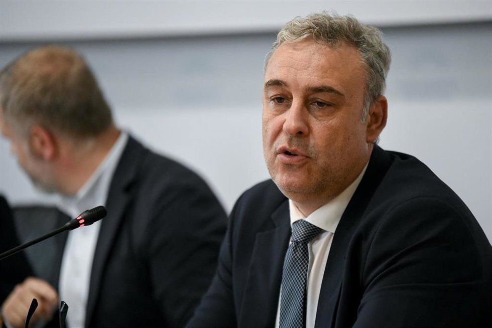 El gerente del Sergas, José Ramón Parada, comparece ante la Comisión 5ª de Sanidade del Parlamento de Galicia
