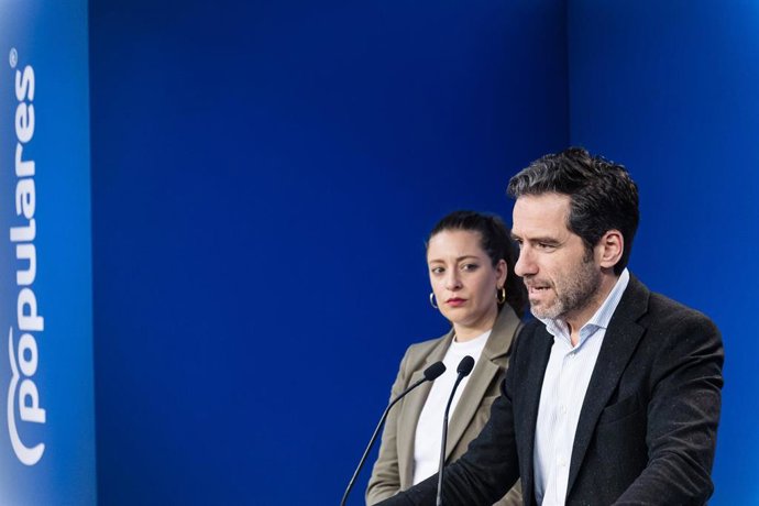 Archivo - La portavoz del PP en el Congreso, Ester Muñoz, y el vicesecretario de Cultura y portavoz del PP, Borja Sémper, durante una rueda de prensa posterior a la reunión del Comité de Dirección del Partido Popular.