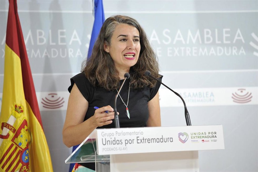 La portavoz de Unidas por Extremadura, Irene de Miguel, valora los presupuestos anunciados por la Junta para 2026, en la Asamblea de Extremadura, a 28 de mayo de 2026 en Mérida (Badajoz).